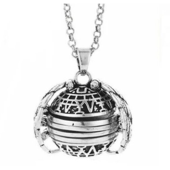 Expanding Photo Locket Angel Wings Necklace - silver tone NWOT - Picture 1 of 3
